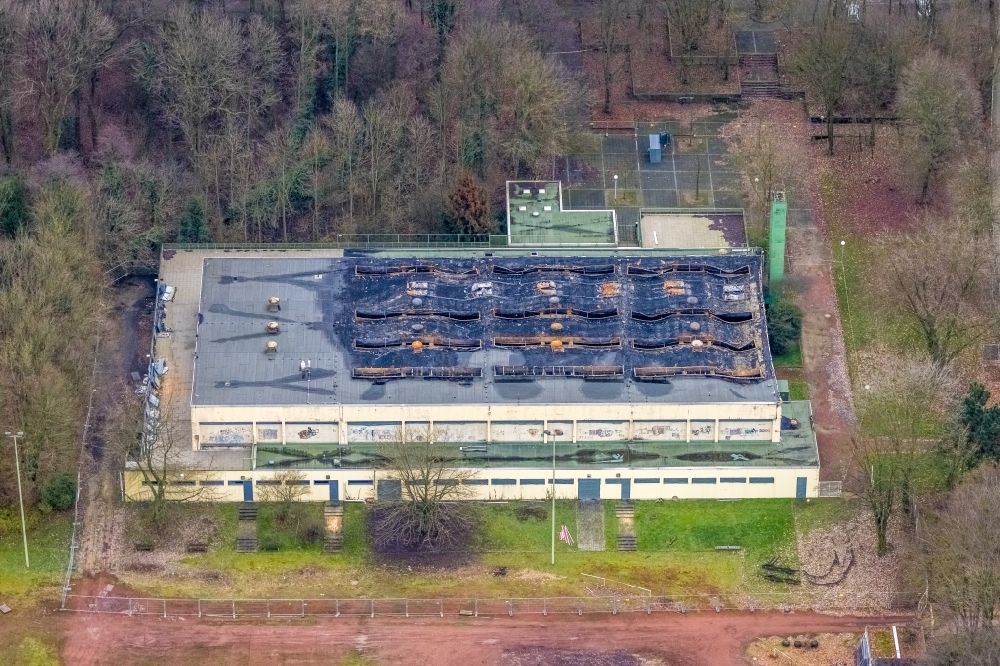 Gladbeck from the bird's eye view: Roof on the building of the sports hall after arson in Gladbeck at Ruhrgebiet in the state North Rhine-Westphalia, Germany