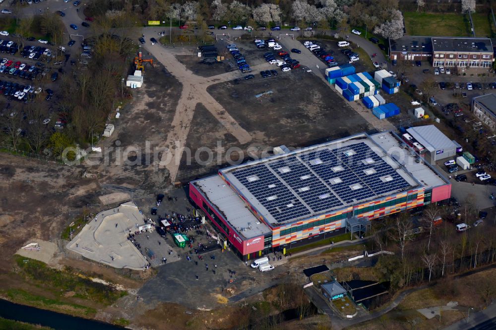 Aerial photograph Göttingen - Roof on the building of the sports hall Sparkassen-Arena in Goettingen in the state Lower Saxony, Germany