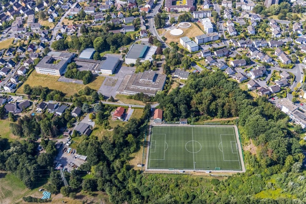 Aerial image Menden (Sauerland) - Building of sports hall Ensemble Am Habicht with sports ground on Bieberberg in the district Lendringsen in Menden (Sauerland) in the state North Rhine-Westphalia, Germany. The old Lendringsen secondary schools were once located on the site