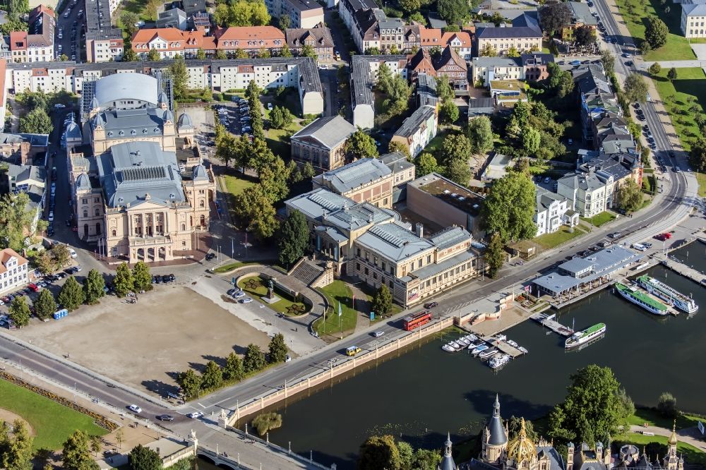 Schwerin from the bird's eye view: Building of the Staatliches Museum Schwerin - art collections, castles and gardens in Schwerin in Mecklenburg-Western Pomerania