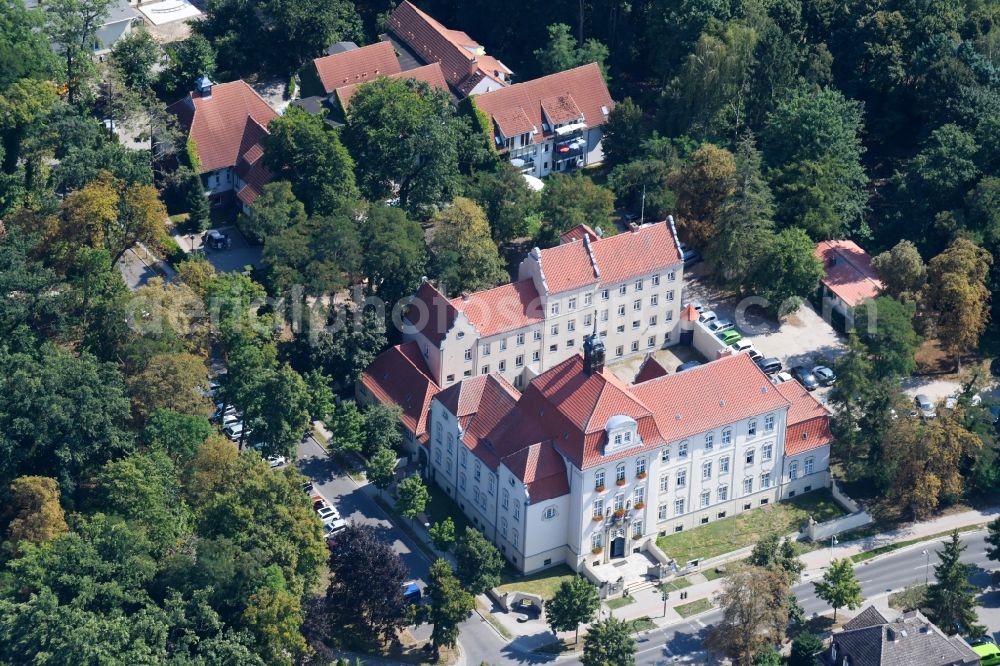 Aerial photograph Altlandsberg - Town Hall building of the city administration in Altlandsberg in the state Brandenburg, Germany