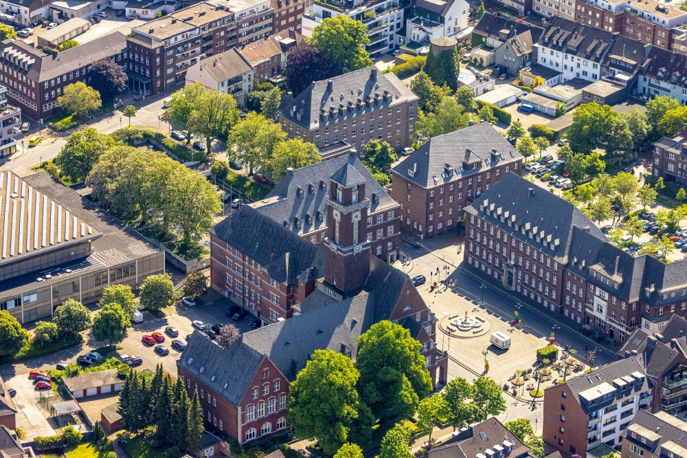 Bottrop from above - Town Hall building of the city administration on Ernst-Wilczok-Platz in the district Stadtmitte in Bottrop at Ruhrgebiet in the state North Rhine-Westphalia, Germany