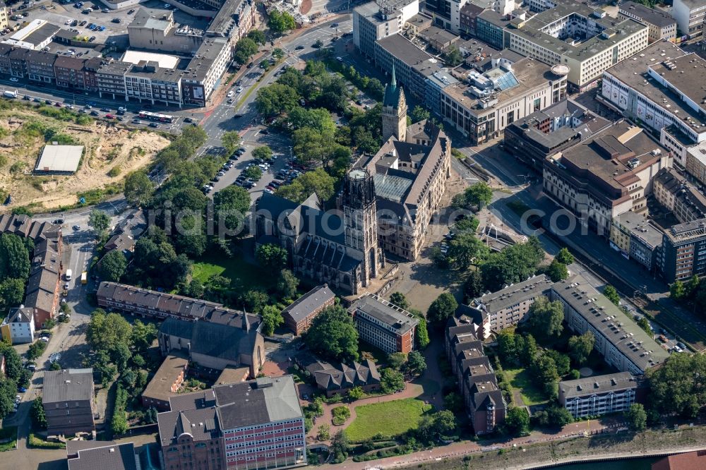 Duisburg from the bird's eye view: Building of the town hall of the city administration and Salvatorkirche on Burgplatz in the district Altstadt in Duisburg in the Ruhr area in the state North Rhine-Westphalia, Germany