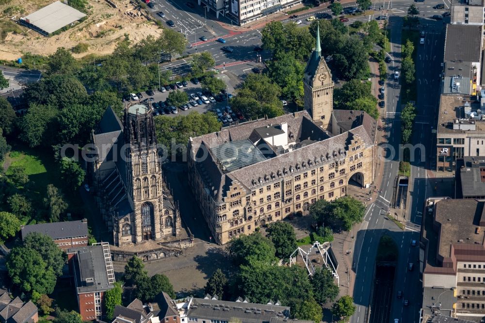 Aerial photograph Duisburg - Building of the town hall of the city administration and Salvatorkirche on Burgplatz in the district Altstadt in Duisburg in the Ruhr area in the state North Rhine-Westphalia, Germany