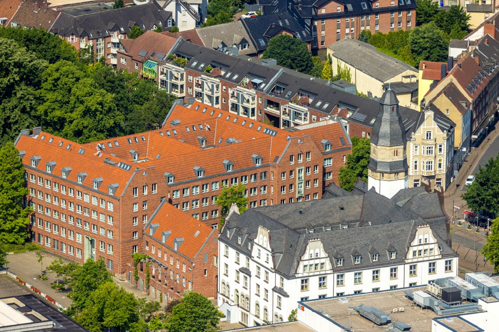 Aerial photograph Gladbeck - town Hall building of the city administration on Willy-Brand-Platz in Gladbeck at Ruhrgebiet in the state North Rhine-Westphalia, Germany