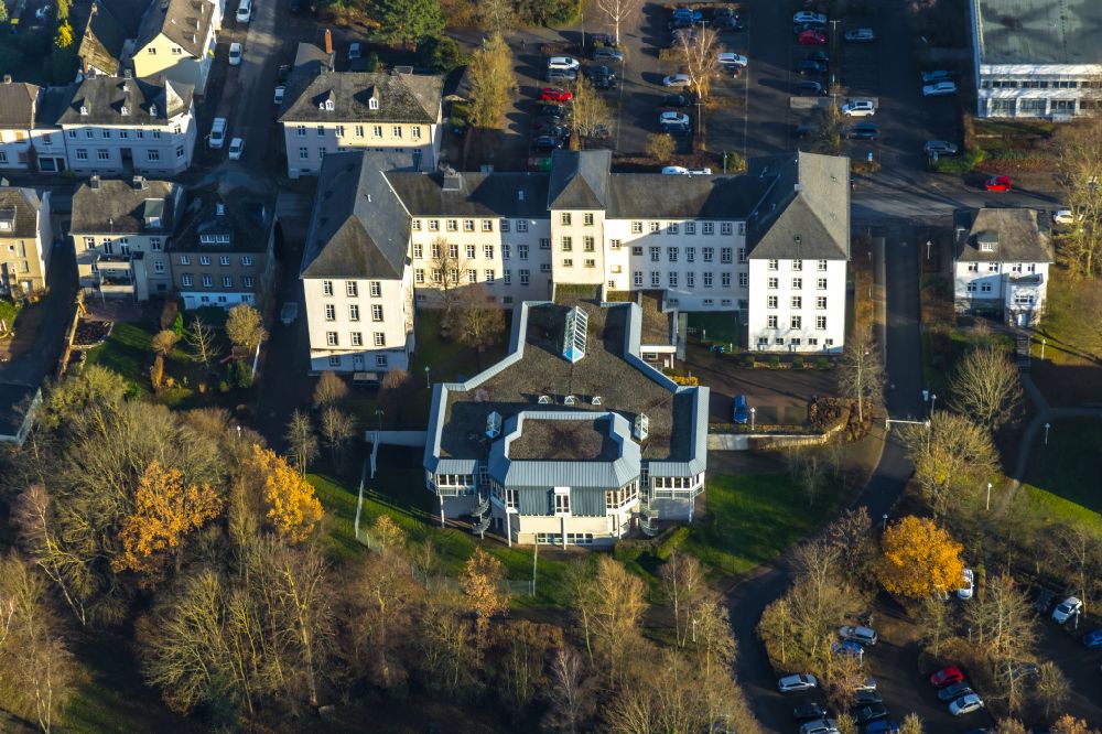 Arnsberg from above - Town Hall building of the city administration - Kreishaus on street Eichholzstrasse in the district Wennigloh in Arnsberg at Sauerland in the state North Rhine-Westphalia, Germany