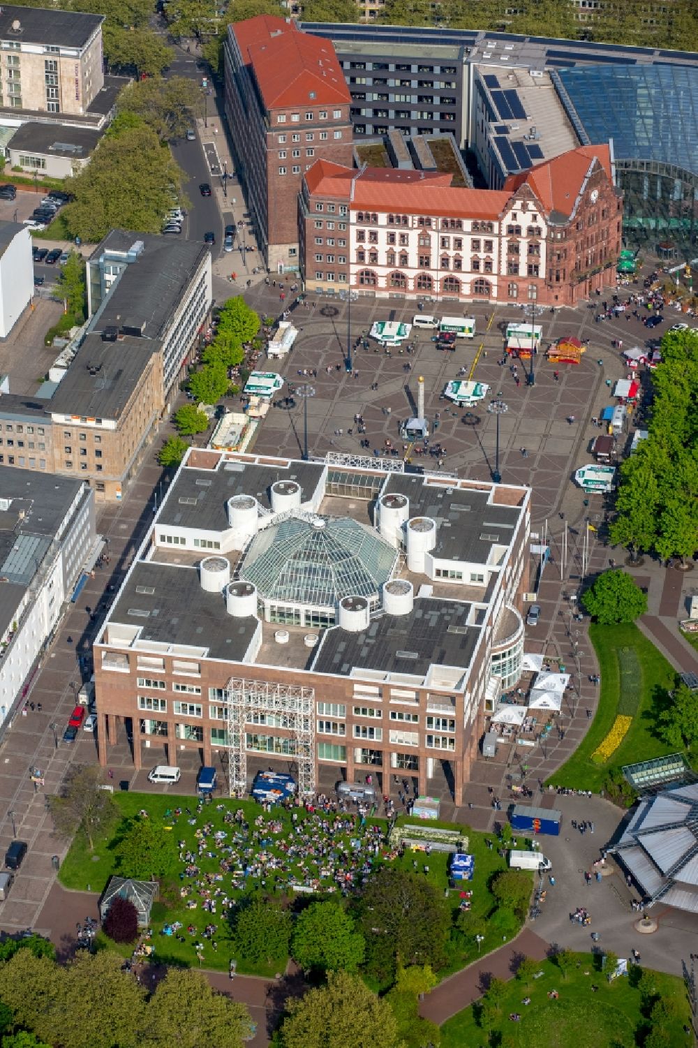 Dortmund from the bird's eye view: Town Hall building of the City Council at the market downtown in Dortmund in the state North Rhine-Westphalia, Germany