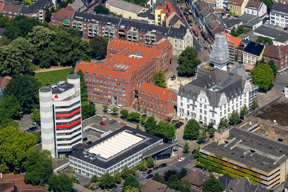 Gladbeck from the bird's eye view: Town Hall building of the City Council at the market downtown in Gladbeck in the state North Rhine-Westphalia
