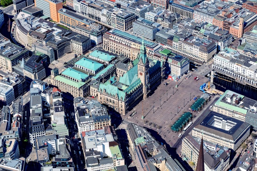 Hamburg from the bird's eye view: Town Hall building of the City Council at the market downtown in Hamburg, Germany