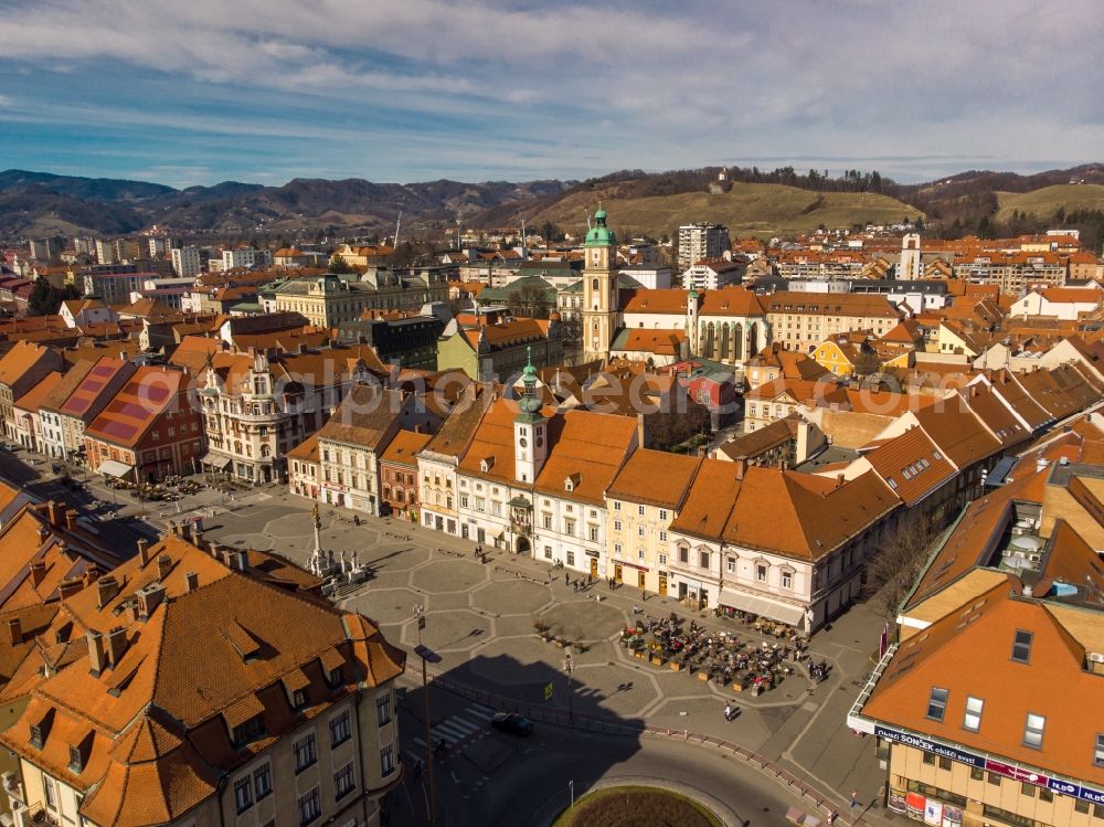 Aerial photograph Maribor - Town Hall building of the City Council at the market downtown in Maribor in Upravna enota Maribor, Slovenia