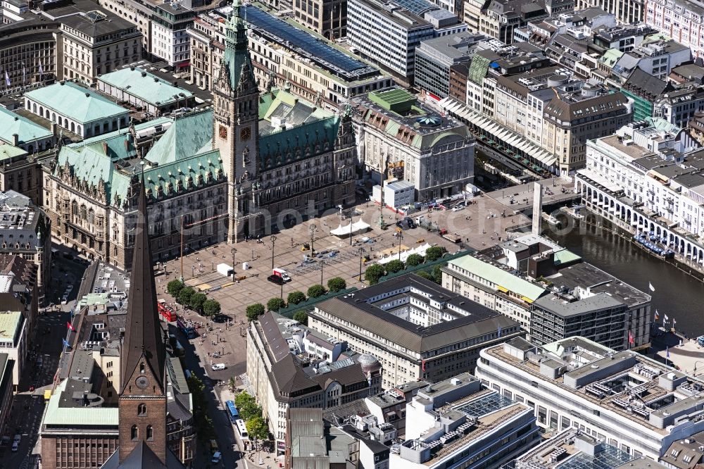 Hamburg from the bird's eye view: Town Hall building of the City Council at the market downtown in the district Hamburg-Mitte in Hamburg, Germany