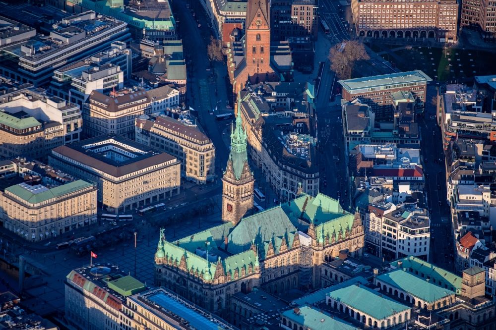 Aerial image Hamburg - Town Hall building of the City Council at the market downtown in the district Hamburg-Mitte in Hamburg, Germany