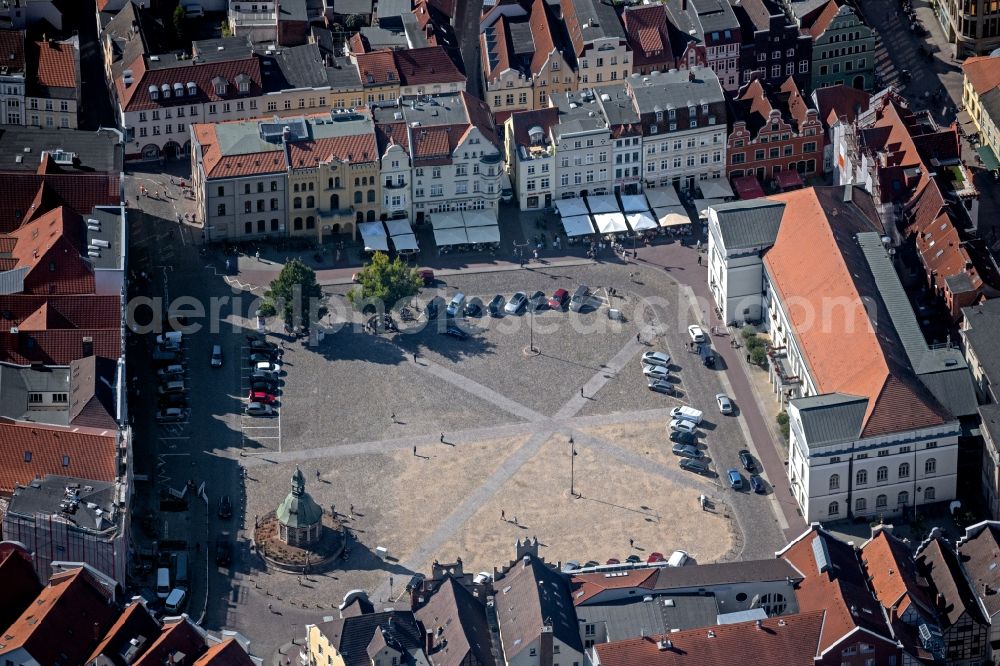 Wismar from the bird's eye view: Town Hall building of the City Council at the market downtown in Wismar in the state Mecklenburg - Western Pomerania, Germany