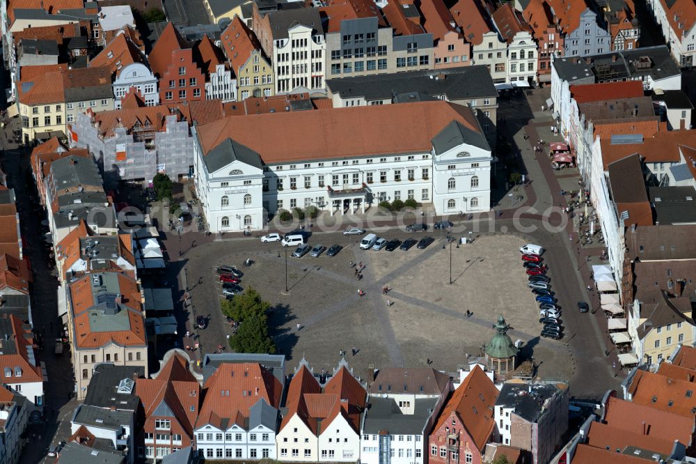 Aerial image Wismar - Town Hall building of the City Council at the market downtown in Wismar in the state Mecklenburg - Western Pomerania, Germany