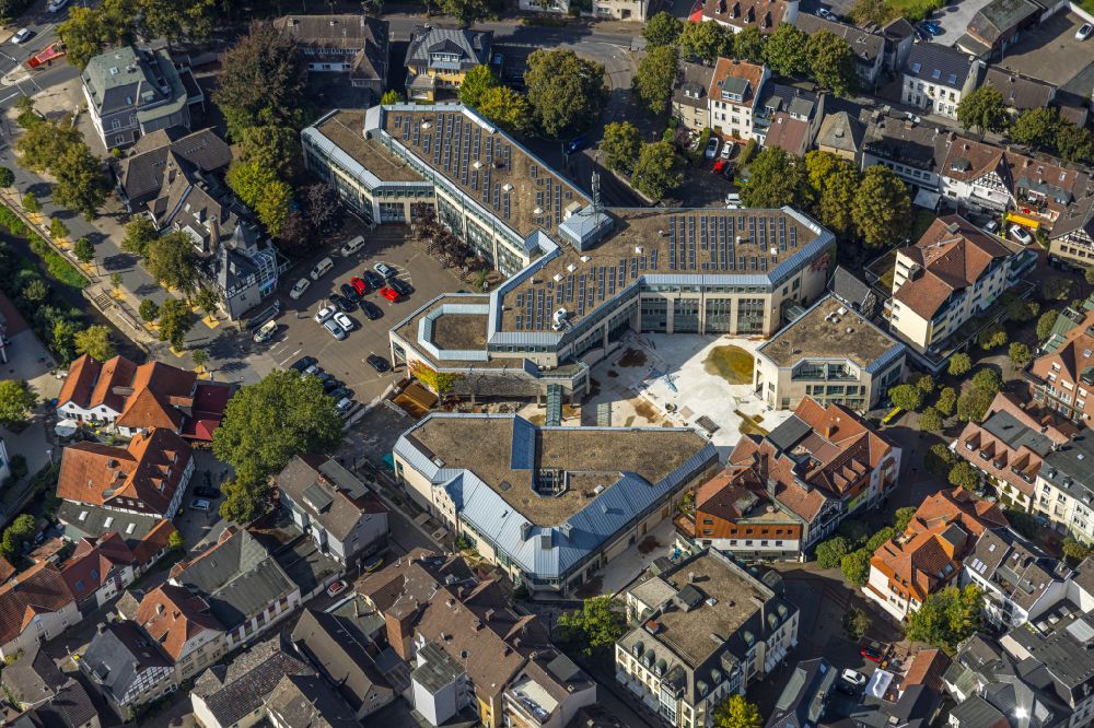 Aerial image Menden (Sauerland) - Town Hall building of the city administration at Neumarkt in Menden (Sauerland) in the state North Rhine-Westphalia, Germany