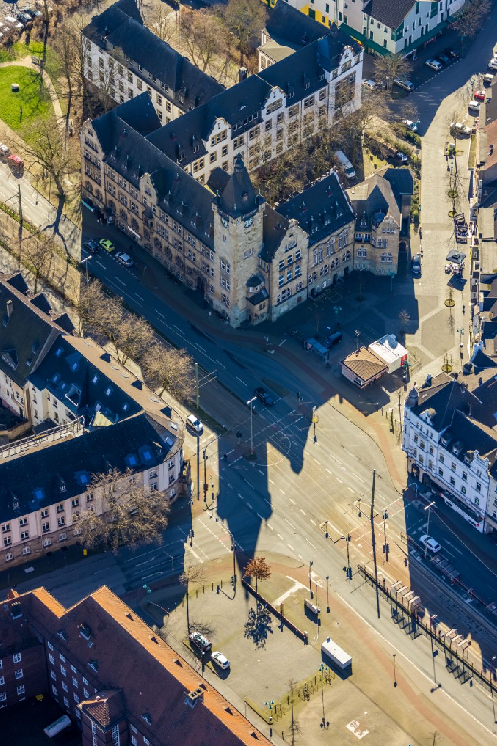 Aerial image Duisburg - Town Hall building of the city administration on street Duisburger Strasse in the district Hamborn in Duisburg at Ruhrgebiet in the state North Rhine-Westphalia, Germany