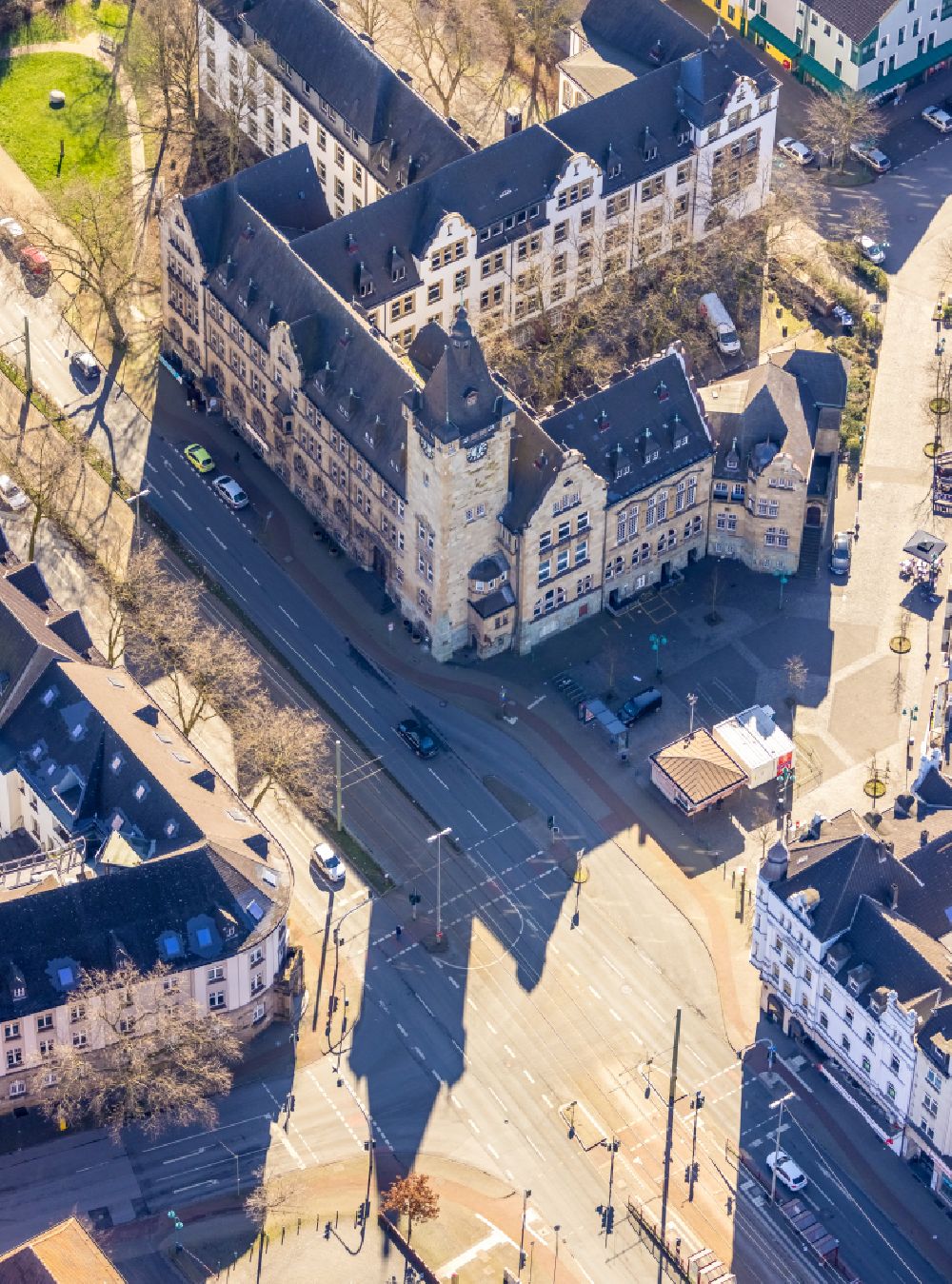 Aerial photograph Duisburg - Town Hall building of the city administration on street Duisburger Strasse in the district Hamborn in Duisburg at Ruhrgebiet in the state North Rhine-Westphalia, Germany