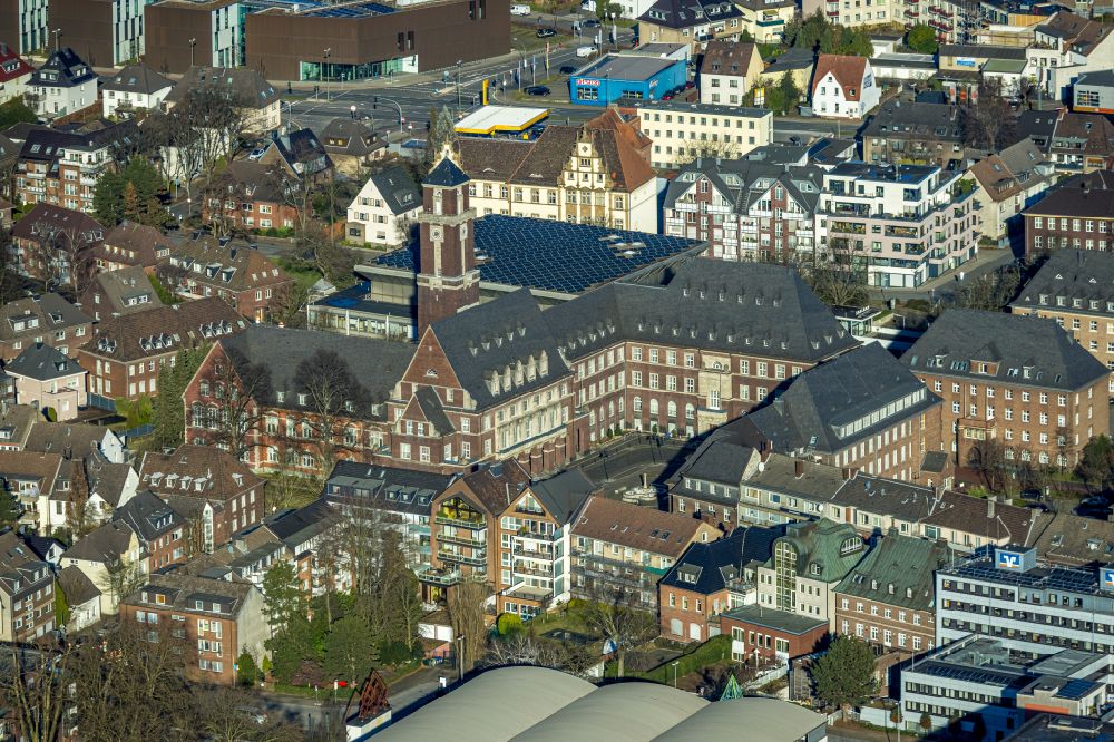 Aerial image Bottrop - Town Hall building of the city administration on Ernst-Wilczok-Platz in the district Stadtmitte in Bottrop at Ruhrgebiet in the state North Rhine-Westphalia, Germany