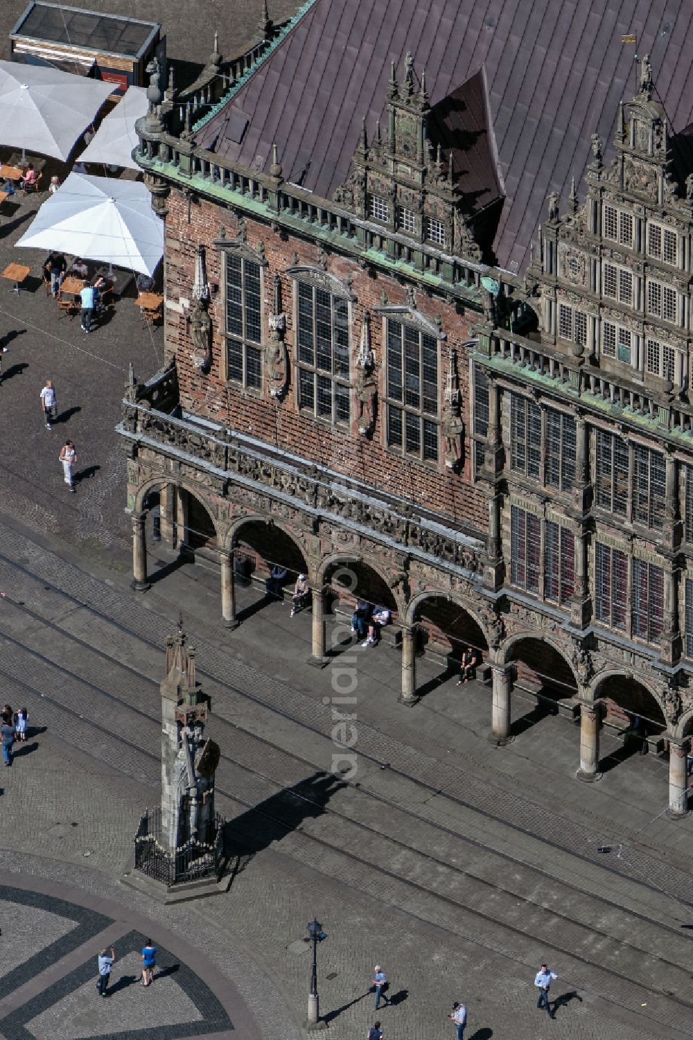 Aerial image Bremen - Town Hall building of the city administration on the Domshof Square in Bremen in Germany