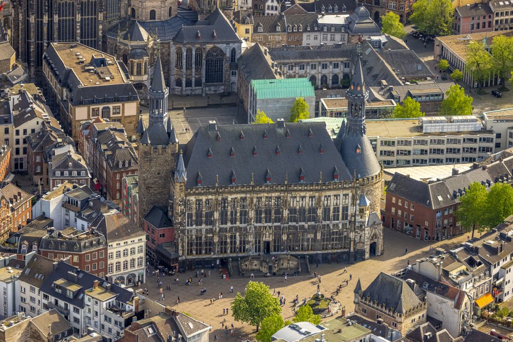 Aerial photograph Aachen - Town Hall building of the City Council at the market downtown in the district Aachen-Mitte in Aachen in the state North Rhine-Westphalia, Germany