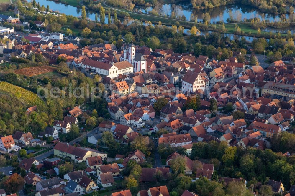 Aerial photograph Dettelbach - Town Hall building of the city administration on Rathausplatz and Pfarrkirche St. Augustinus in Dettelbach in the state Bavaria, Germany