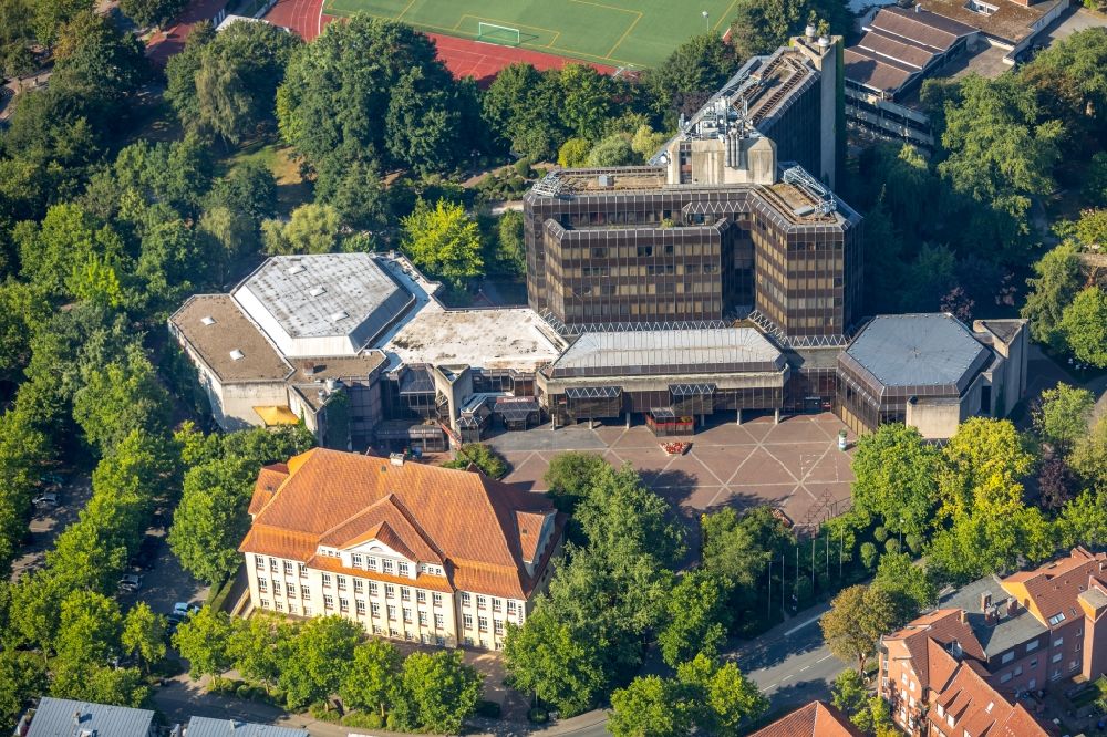 Ahlen from the bird's eye view: Building of the City Hall of the City Administration, the City Library and the Ahlen City Hall on Rathausplatz in Ahlen in the federal state of North Rhine-Westphalia, Germany