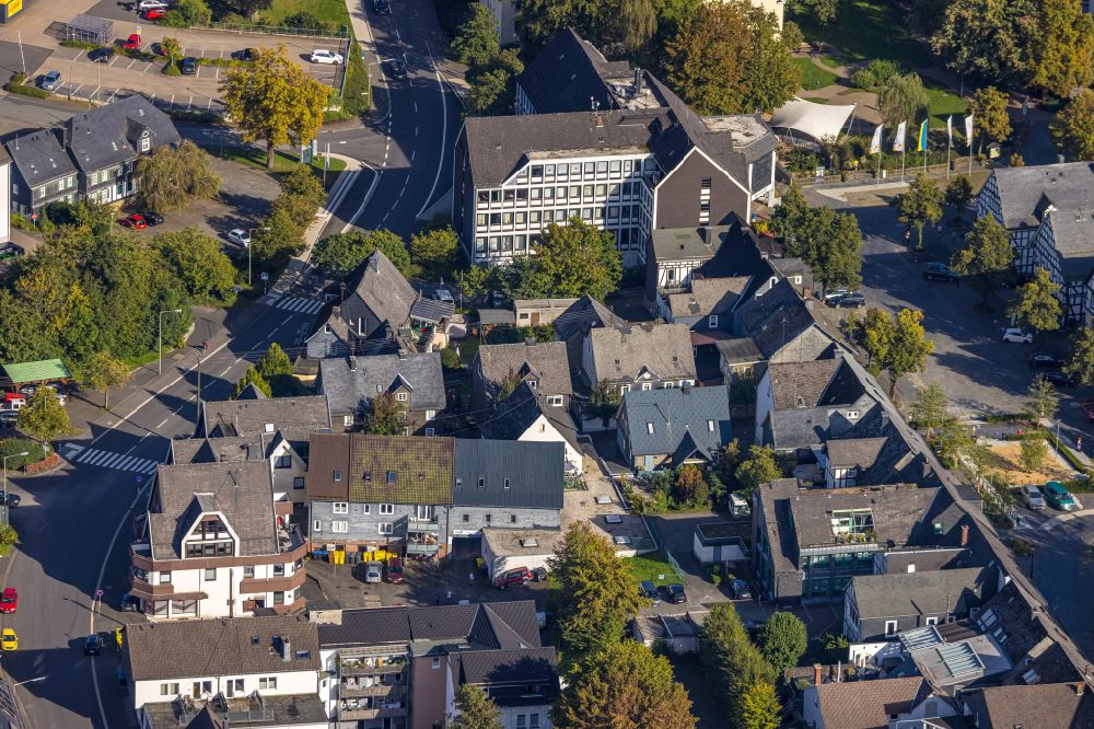 Aerial photograph Hilchenbach - Town Hall building of the city administration Stadtverwaltung Hilchenbach on Markt in Hilchenbach in the state North Rhine-Westphalia, Germany