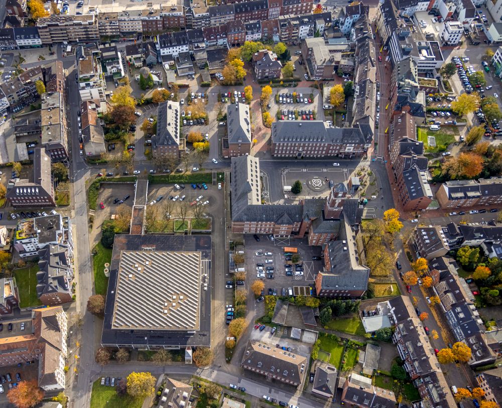 Aerial image Bottrop - Town Hall building of the city administration on Ernst-Wilczok-Platz and the Saalbau event hall on Droste-Huelshoff-Platz in the district Stadtmitte in Bottrop at Ruhrgebiet in the state North Rhine-Westphalia, Germany