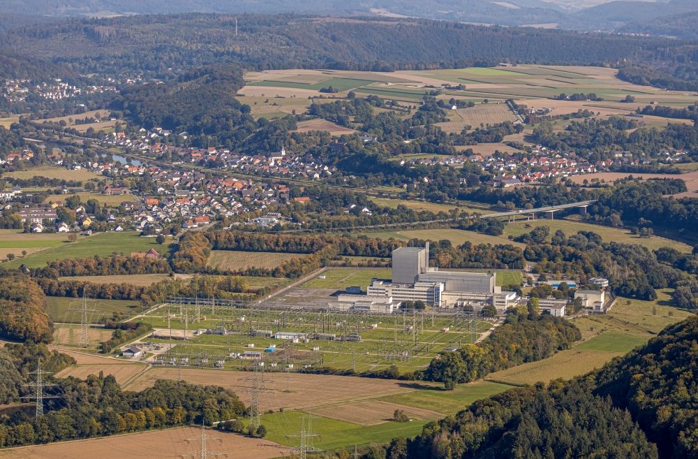 Aerial image Beverungen - Building the decommissioned reactor units and systems of the NPP - NPP nuclear power plant AKW Wuergassen Zum Kernkraftwerk in the district Wuergassen in Beverungen in the state North Rhine-Westphalia, Germany