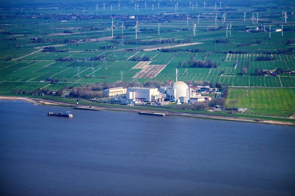 Aerial image Brokdorf - Building the decommissioned reactor units and systems of the NPP - NPP nuclear power plant on elbe river in Brokdorf in the state Schleswig-Holstein, Germany
