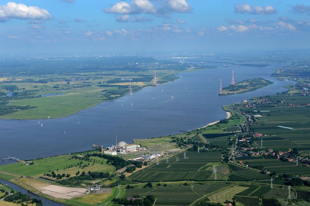 Aerial photograph Stade - Building the decommissioned reactor units and systems of the NPP - NPP nuclear power plant in Stadersand in the state Lower Saxony