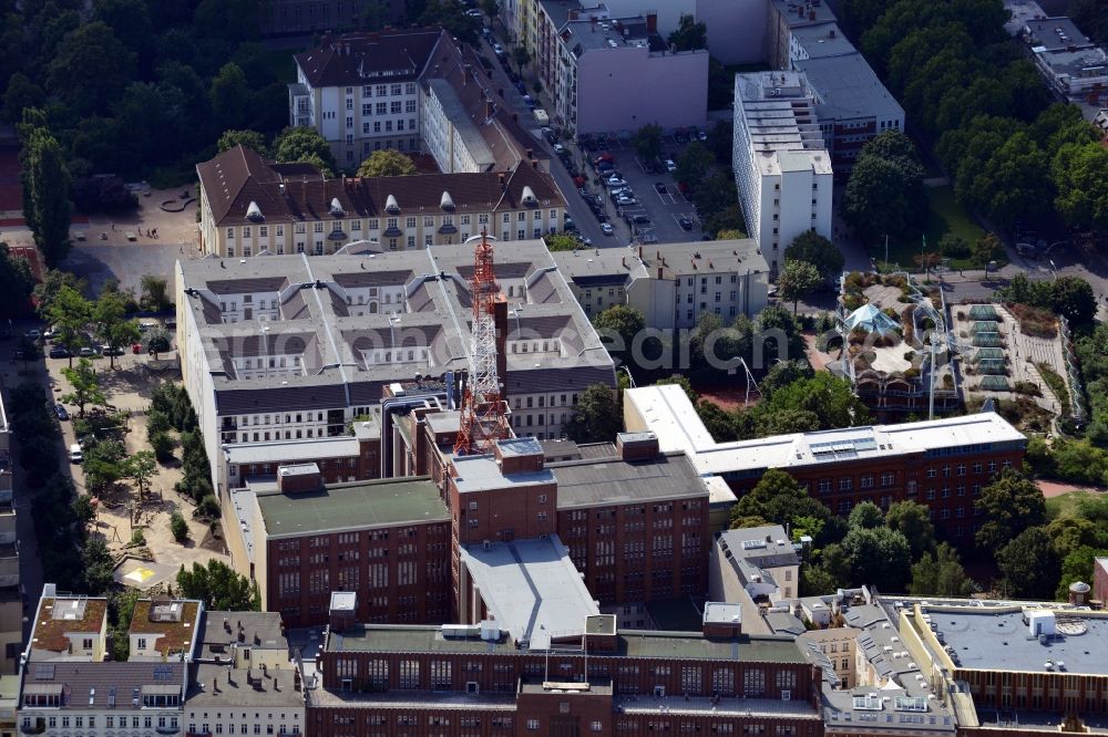 Aerial image Berlin - View of the building of the T-Systems Multimedia Solutions GmbH, former telecom transmission tower in the Winterfeldstr and homes in Pallas Street in Berlin in the background