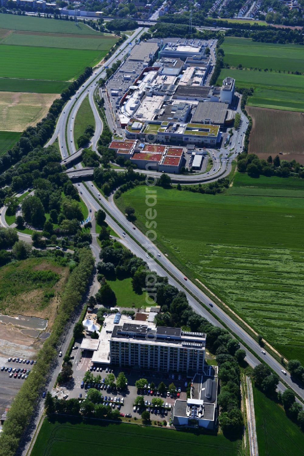 Aerial photograph Sulzbach am Taunus - Building of the conference center, the Dorint Hotel in Sulzbach am Taunus in Hesse