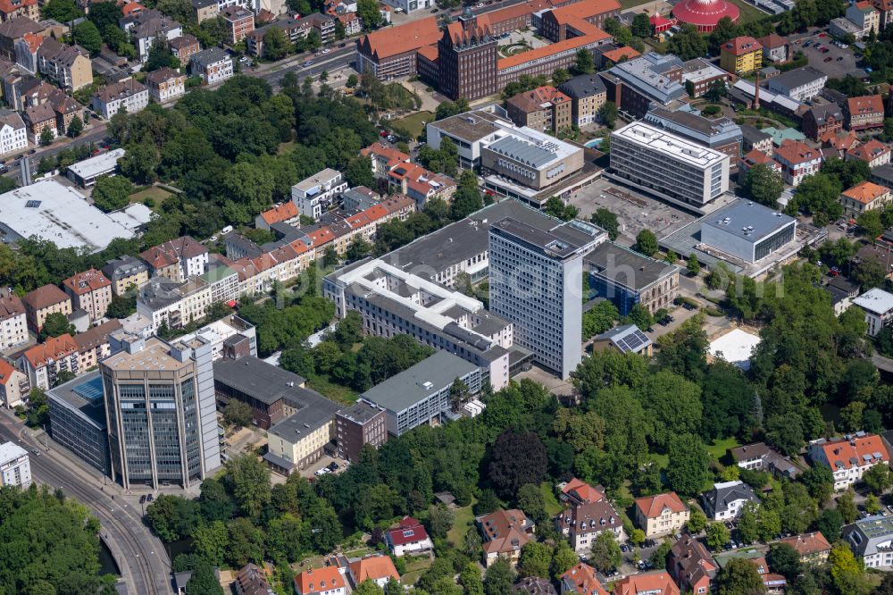 Aerial photograph Braunschweig - Buildings of the university TU Braunschweig on street Pockelsstrasse in the district Nordstadt in Brunswick in the state Lower Saxony, Germany