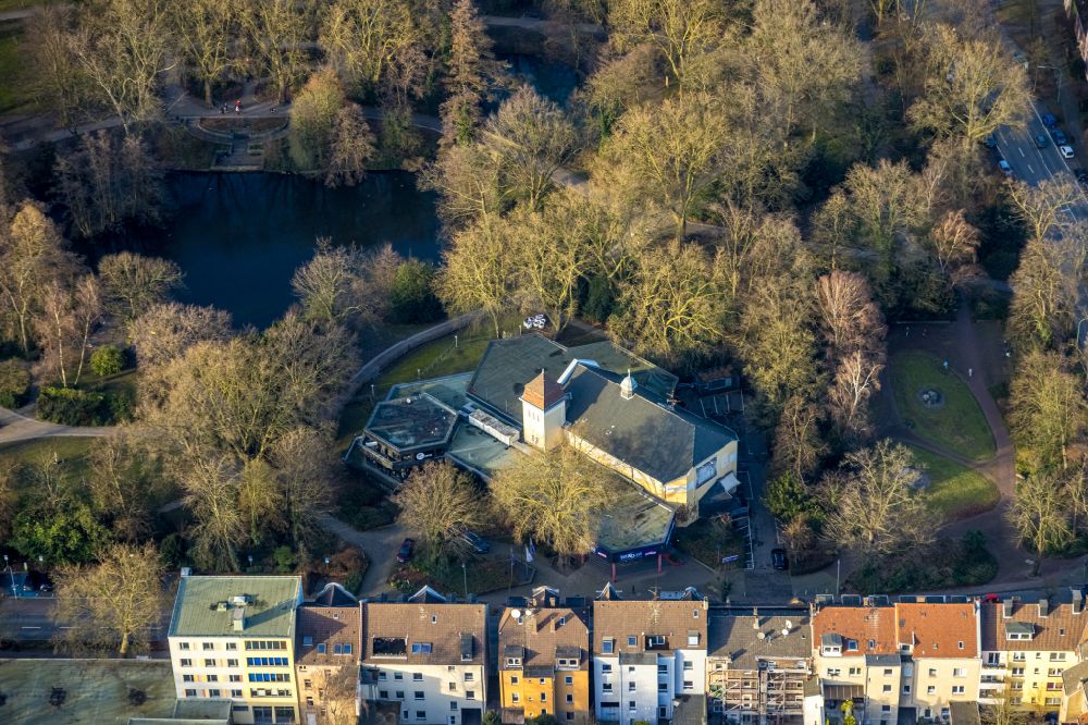 Aerial photograph Herne - Building of the theater playhouse Mondpalast at the park Wanne-Eickel in Herne in the state of North Rhine-Westphalia
