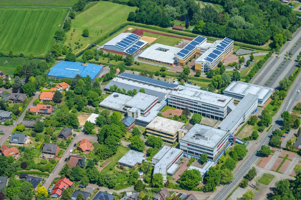 Stade from above - Building complex of the Vocational School BBS I and BBS II in the district Hohenwedel in Stade in the state Lower Saxony, Germany