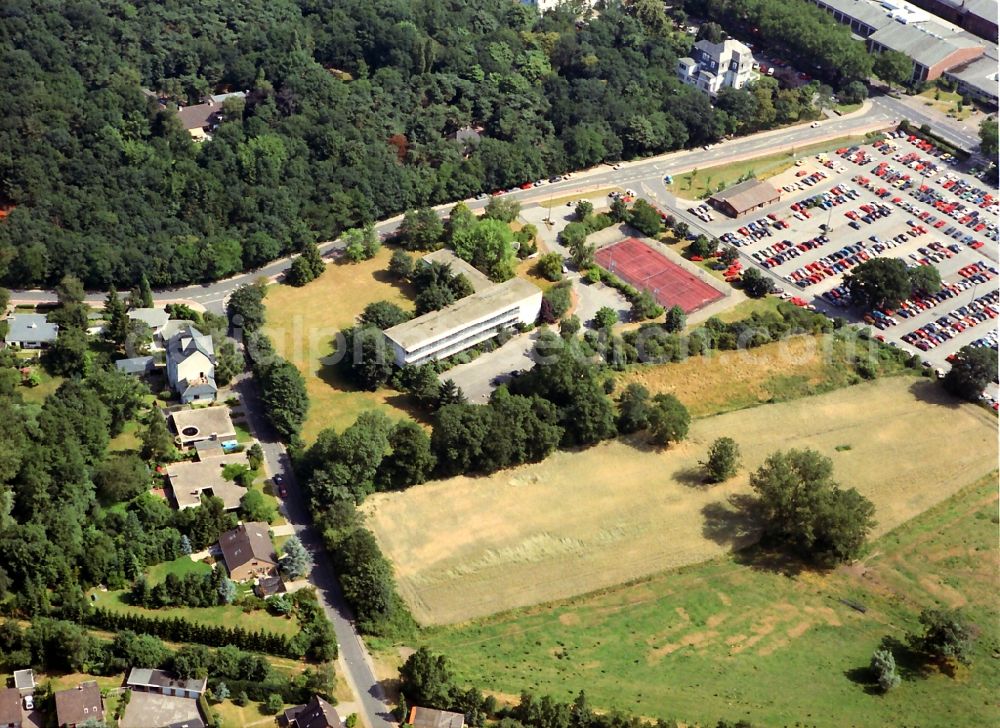 Aerial photograph Kamp-Lintfort - Building complex of the Vocational School Bergberufsschule on Bendsteg in Kamp-Lintfort in the state North Rhine-Westphalia, Germany