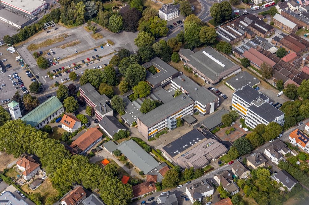 Menden (Sauerland) from the bird's eye view: Building complex of the Vocational School of Hoenne Berufskolleg on Werler Strasse in Menden (Sauerland) in the state North Rhine-Westphalia, Germany