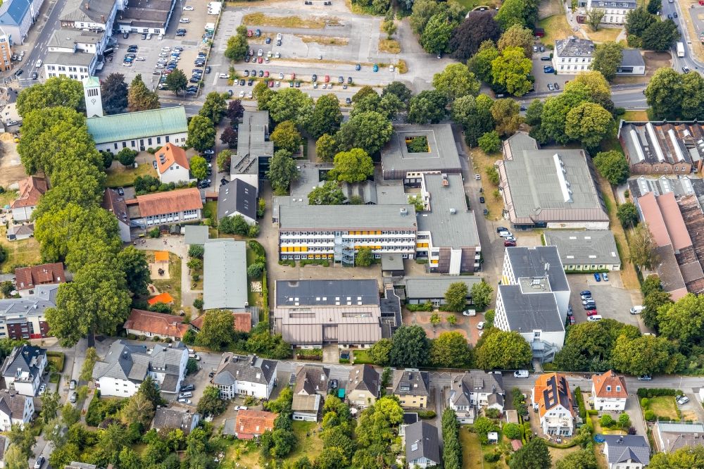 Aerial image Menden (Sauerland) - Building complex of the Vocational School of Hoenne Berufskolleg on Werler Strasse in Menden (Sauerland) in the state North Rhine-Westphalia, Germany