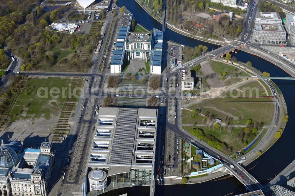 Berlin from the bird's eye view: Complex of buildings of the Office of the Federal Chancellor and Paul Loebe house on the shore of the Spree in the Spreebogen in Berlin, Germany