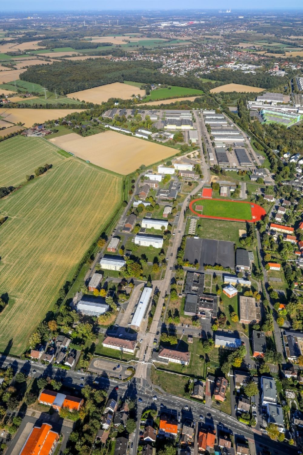 Unna from the bird's eye view: Building complex of the German army - Bundeswehr military barracks Glueckauf in Unna in the state North Rhine-Westphalia, Germany