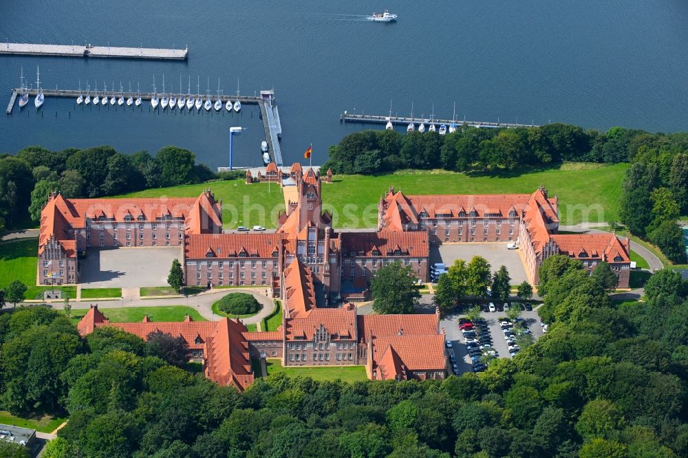 Flensburg from the bird's eye view: Building complex of the German army - Bundeswehr military barracks of Marineschule on street Kelmstrasse in the district Muerwik in Flensburg in the state Schleswig-Holstein, Germany