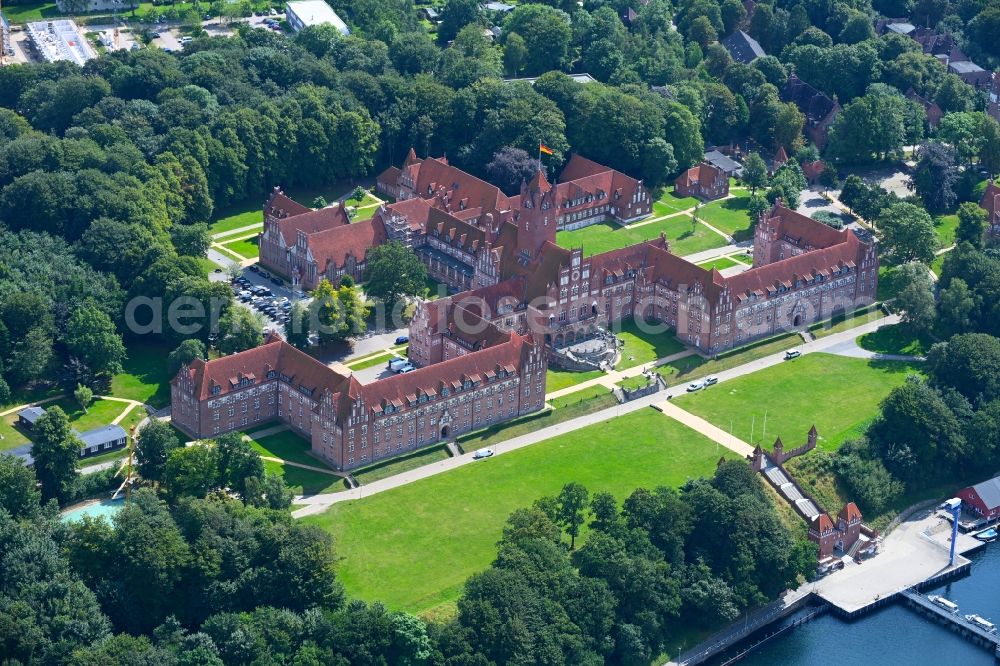Aerial photograph Flensburg - Building complex of the German army - Bundeswehr military barracks of Marineschule on street Kelmstrasse in the district Muerwik in Flensburg in the state Schleswig-Holstein, Germany