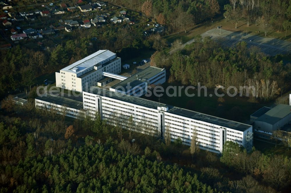 Aerial photograph Berlin - Building complex of the German army - Bundeswehr military barracks of the Planungsamt der Bundeswehr along the Oberspreestrasse in the district Niederschoeneweide in Berlin, Germany