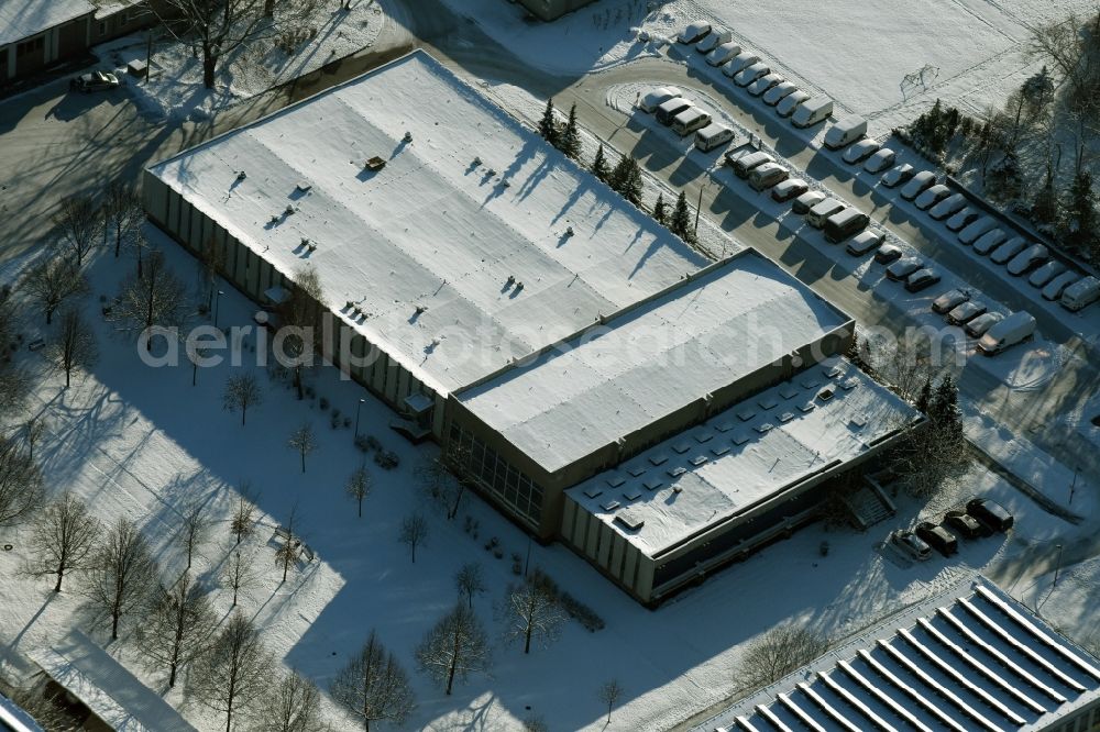Berlin from the bird's eye view: Winterly snowy building complex Direktion 6 - Abschnitt 62 of the police in Berlin in Germany