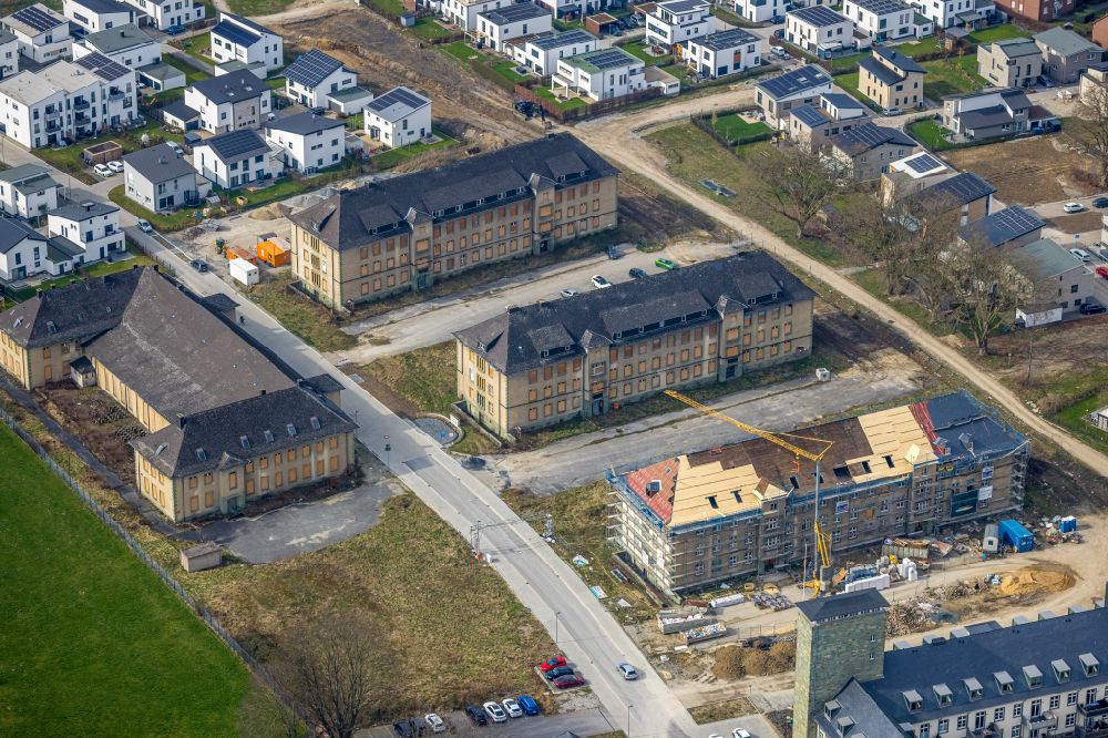Soest from the bird's eye view: Building complex of the former military barracks Adon- Kaserne on Meisinger Weg in Soest in the state North Rhine-Westphalia, Germany
