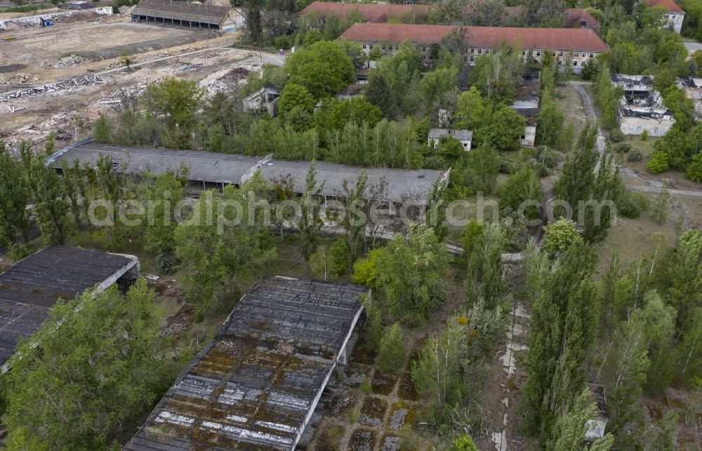 Aerial image Wustermark - Decaying garage complexes and vehicle halls on the building complex of the former military barracks - eagle and lion barracks on the B 5 in the district Elstal in Wustermark in the state Brandenburg, Germany