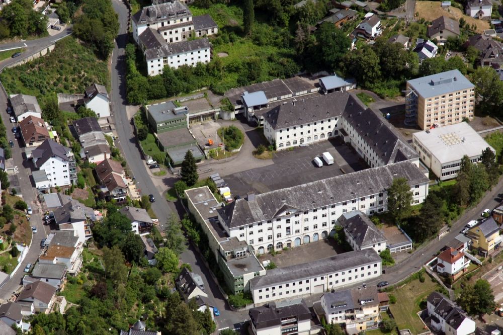 Aerial photograph Bad Ems - Building complex of the asylum reception center in the former military barracks on Alten Kemmenauer Strasse in the district Auf'm Klopp in Bad Ems in the state Rhineland-Palatinate, Germany