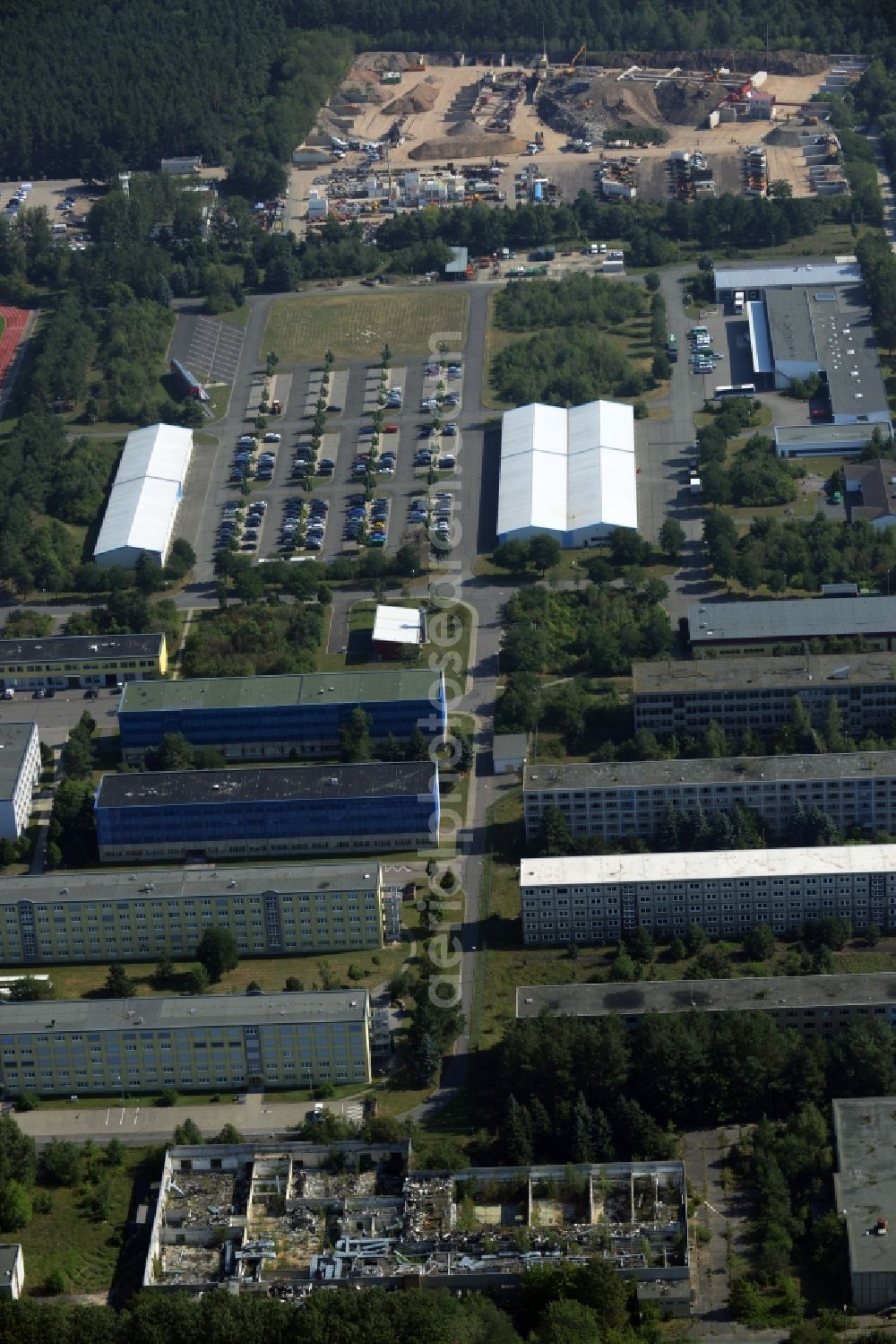 Bad Düben from the bird's eye view: Building complex of the former military barracks in Bad Dueben in the state of Saxony. The buildings are located on Durchwehnaer Strasse in the East of the town and include sports facilities and companies.