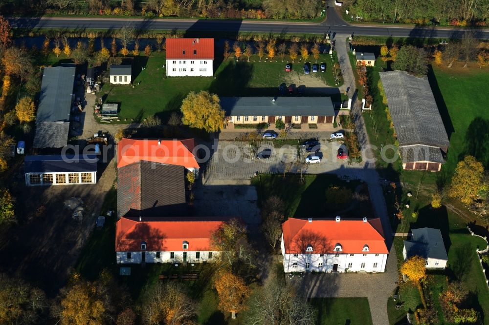 Aerial photograph Flieth-Stegelitz - Building complex with homestead. On Haussee located former castle with park. Now a hotel, restaurant and banquet hall in Flieth-Stegelitz in the state of Brandenburg